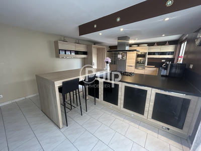 Maison - 180 m² - 7 pièces