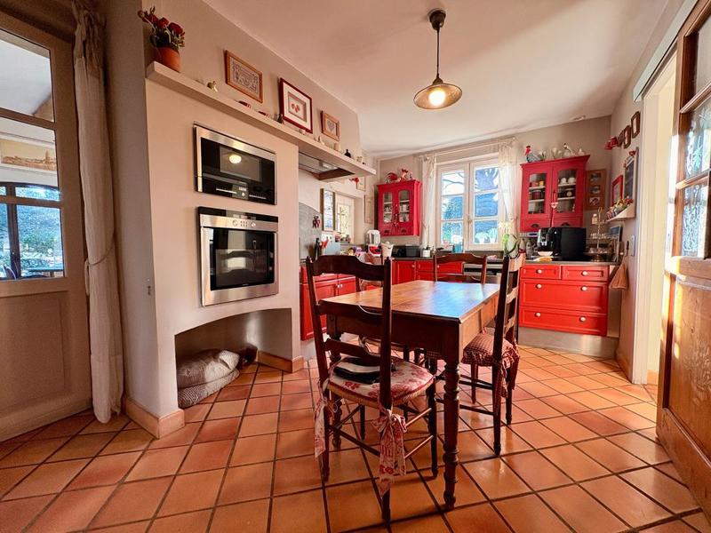 Maison - 210 m² - 7 pièces