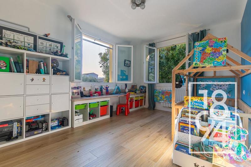 Maison - 300 m² - 6 pièces