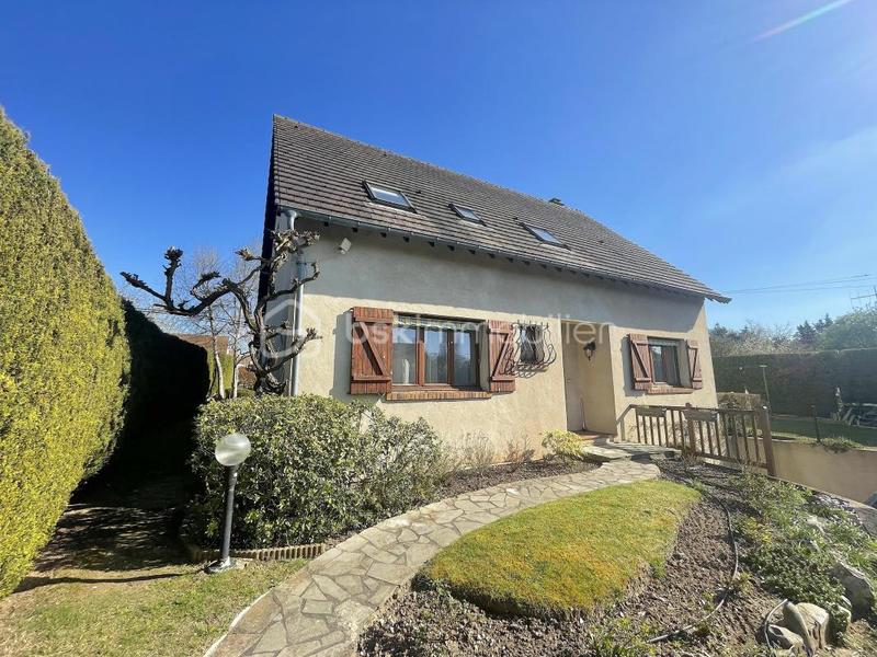 Maison traditionnelle - 165 m² - 6 pièces