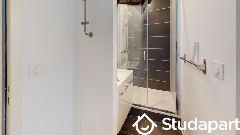 Chambre - 11 m² - 1 pièce