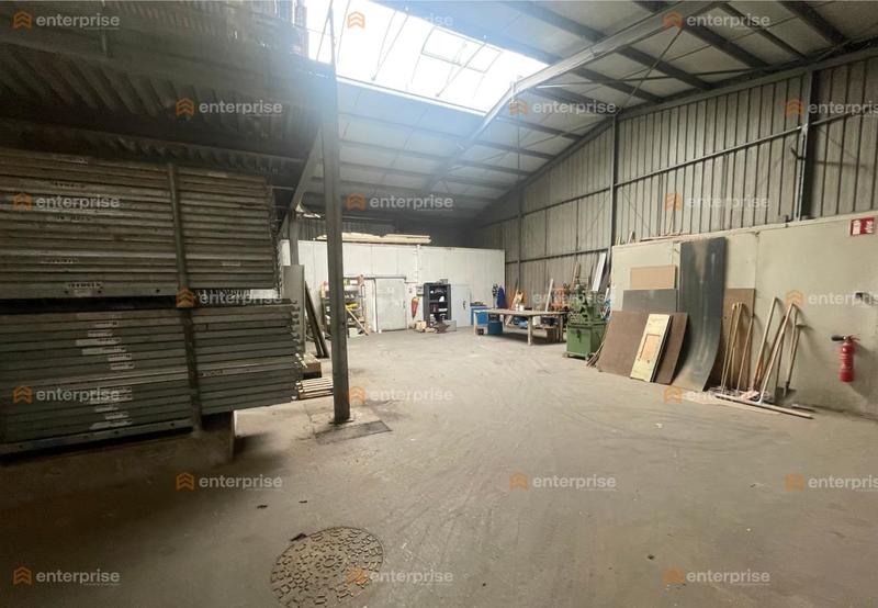 Entrepôt - 1 814 m²