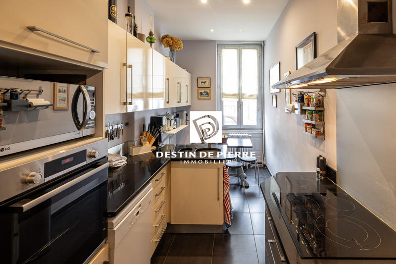 Maison - 240 m² - 8 pièces