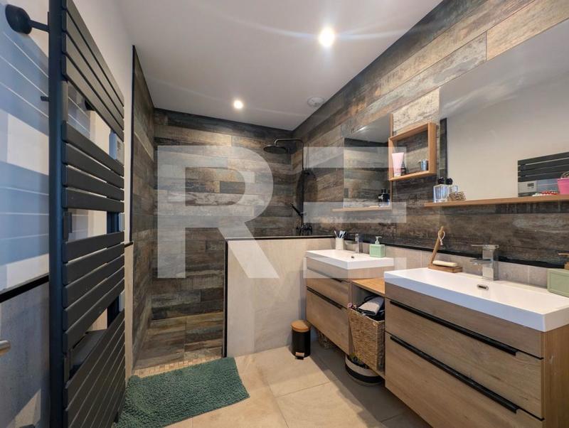 Maison - 92 m² - 4 pièces