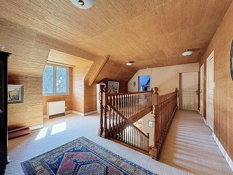 Maison - 250 m² - 8 pièces