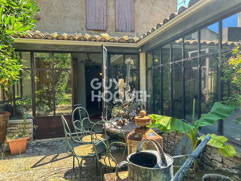 Maison - 270 m² - 10 pièces