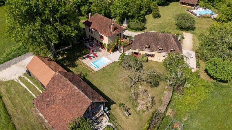 Maison - 260 m² - 9 pièces