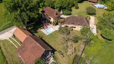 Maison - 260 m² - 9 pièces