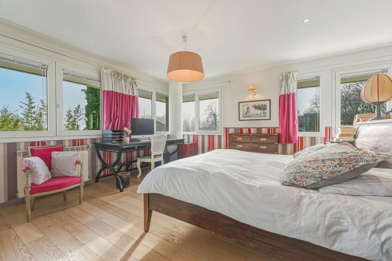 Maison - 237 m² - 8 pièces