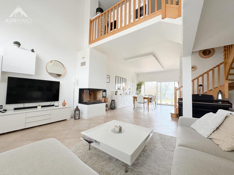 Maison - 333 m² - 10 pièces