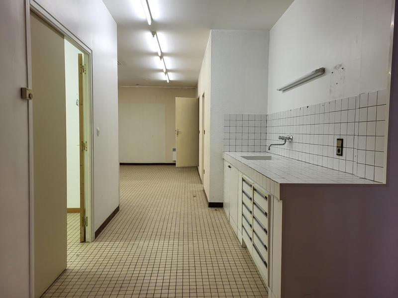 Local commercial - 130 m² - 2 pièces