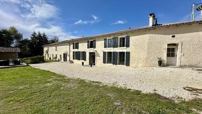 Maison - 235 m² - 6 pièces