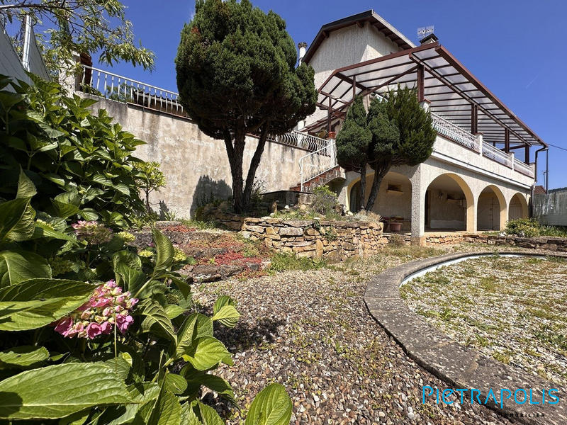 Maison - 180 m² - 5 pièces