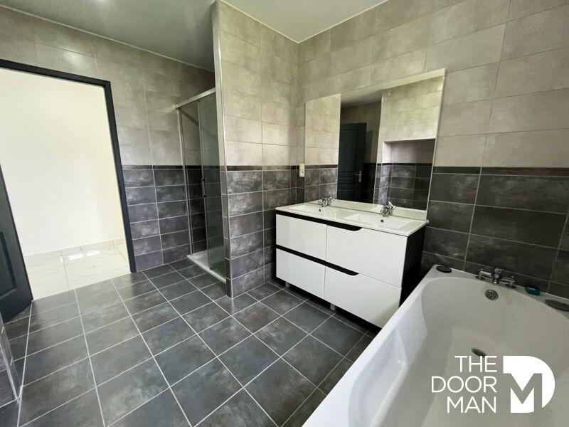 Maison - 202 m² - 10 pièces