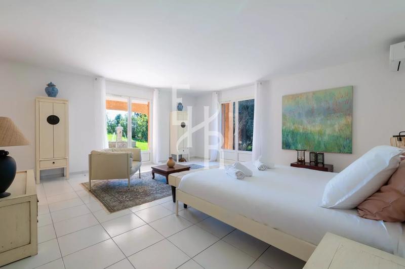 Villa - 416 m² - 6 pièces