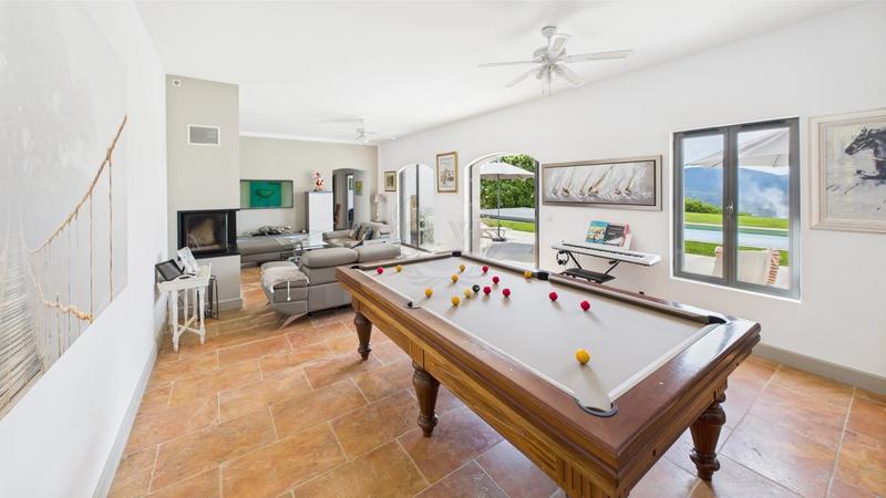 Maison - 250 m² - 8 pièces