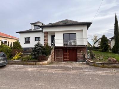 Maison - 166 m² - 5 pièces