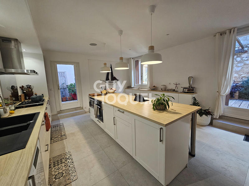 Maison - 224 m² - 6 pièces