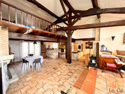 Maison - 267 m² - 10 pièces