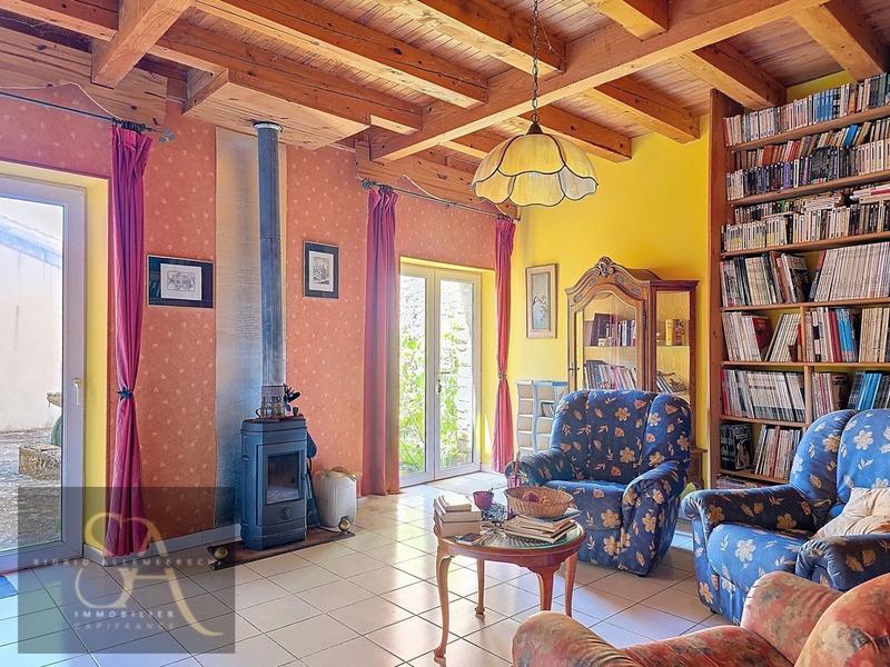 Maison - 214 m² - 9 pièces