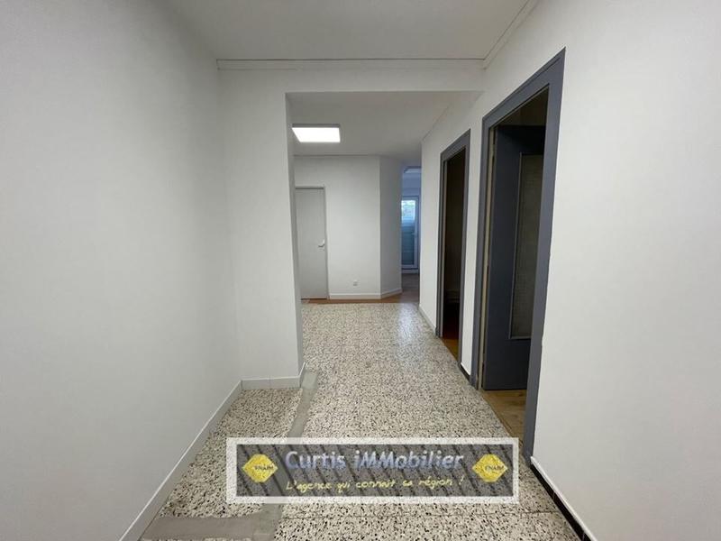 Bureau - 77 m² - 6 pièces