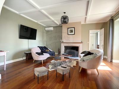 Maison - 232 m² - 6 pièces