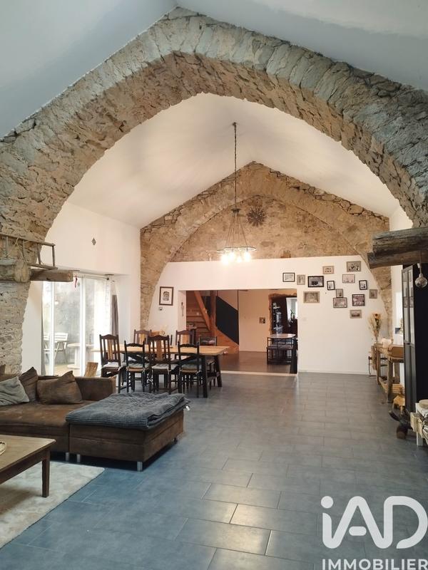 Maison - 214 m² - 9 pièces