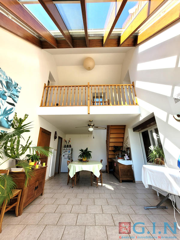 Maison - 215 m² - 9 pièces