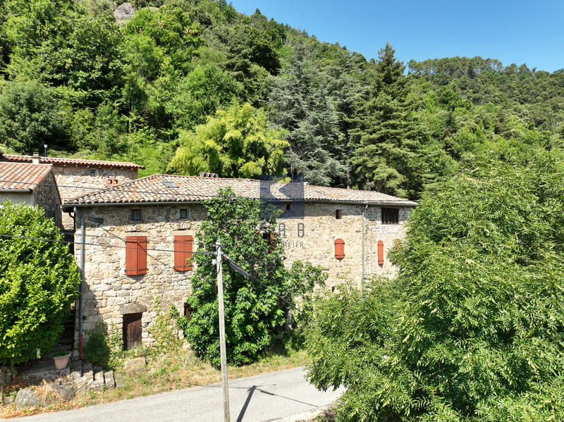 Maison - 195 m² - 8 pièces