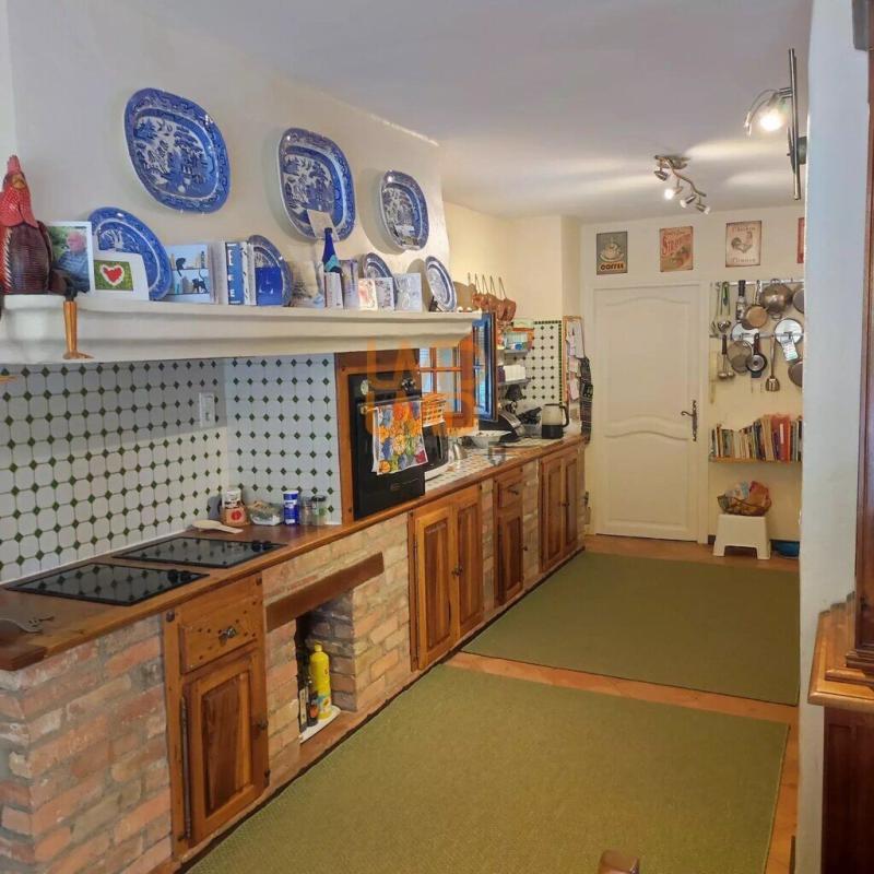 Propriété - 219 m² - 6 pièces