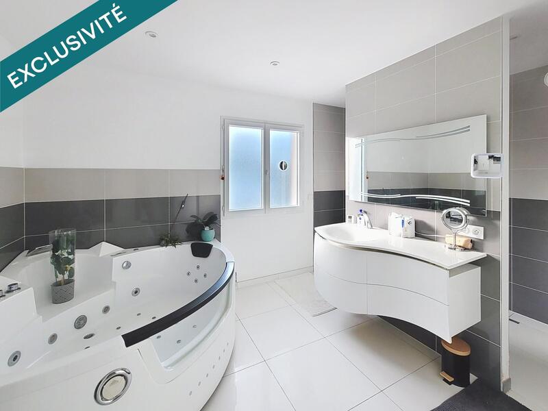 Maison - 180 m² - 7 pièces