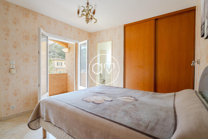 Maison - 253 m² - 9 pièces