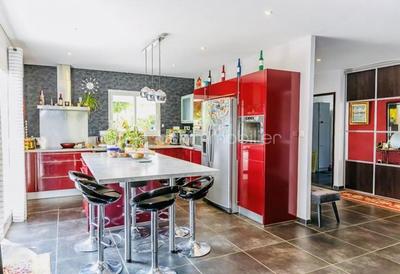 Maison - 230 m² - 7 pièces