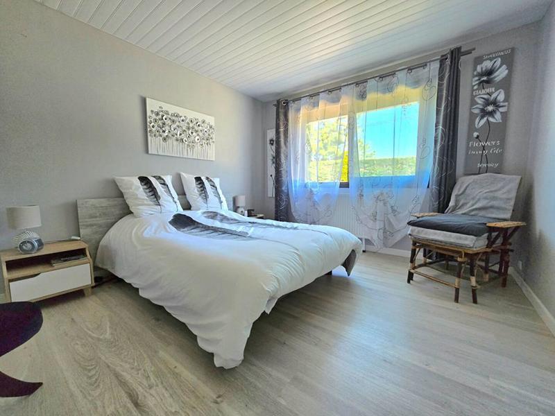 Maison - 220 m² - 9 pièces