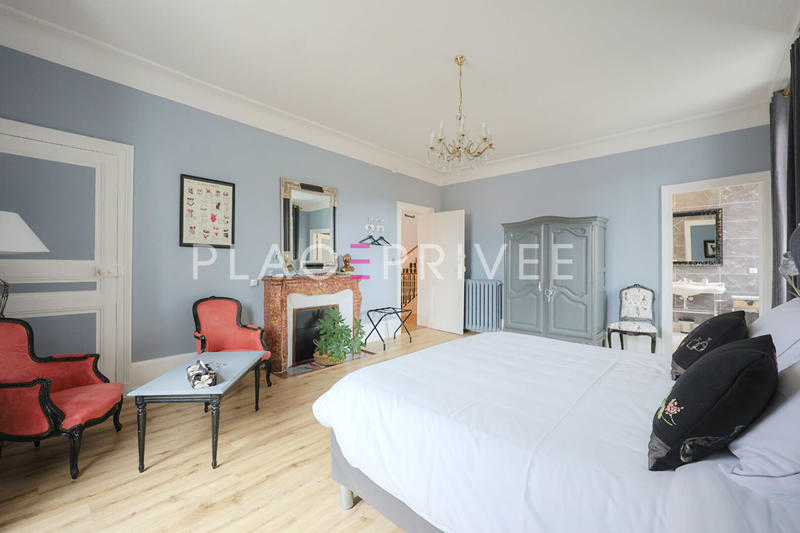 Maison - 435 m² - 16 pièces