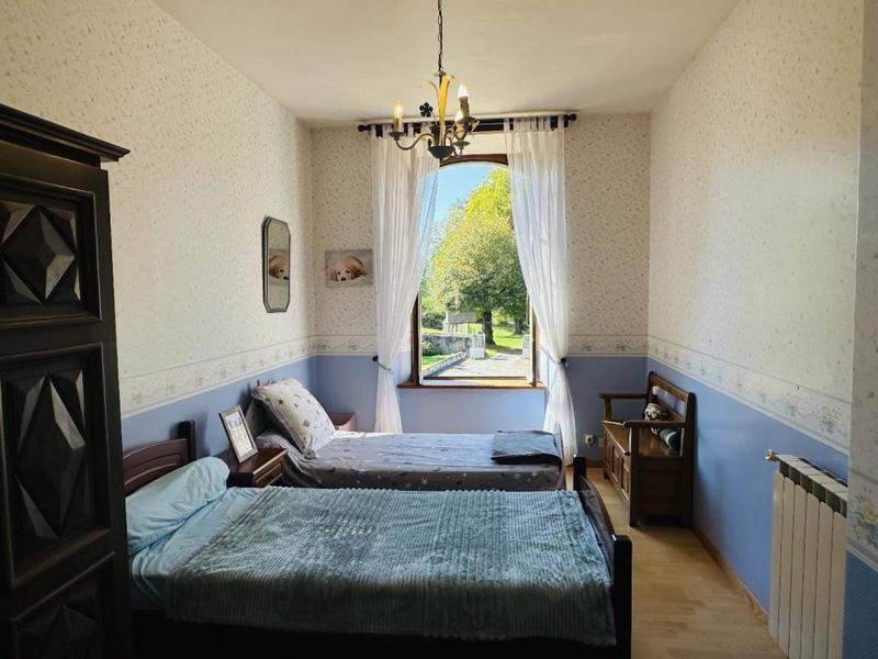 Propriété - 190 m² - 8 pièces