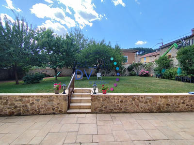 Maison - 221 m² - 9 pièces