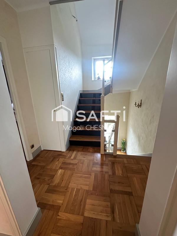 Maison - 195 m² - 9 pièces