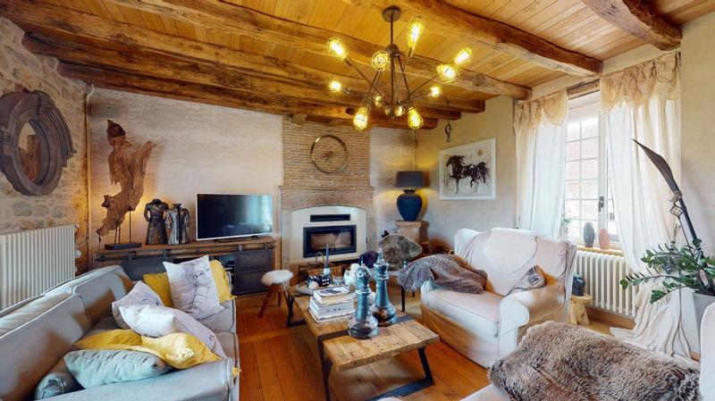 Maison - 1 290 m² - 25 pièces