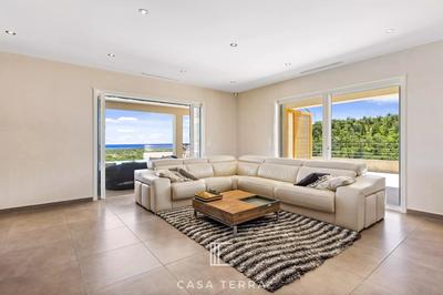 Villa - 271 m² - 9 pièces