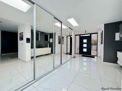 Propriété - 180 m² - 6 pièces