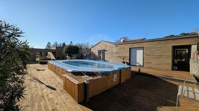 Maison - 290 m² - 9 pièces