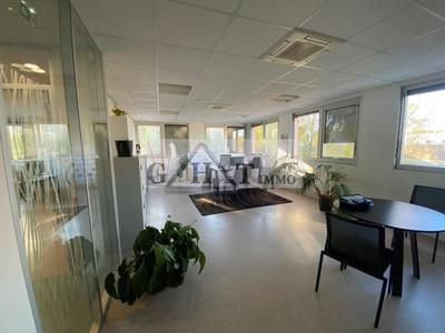 Entrepôt - 1 500 m²