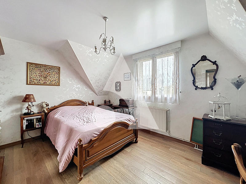 Maison - 185 m² - 8 pièces