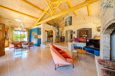 Maison traditionnelle - 280 m² - 6 pièces