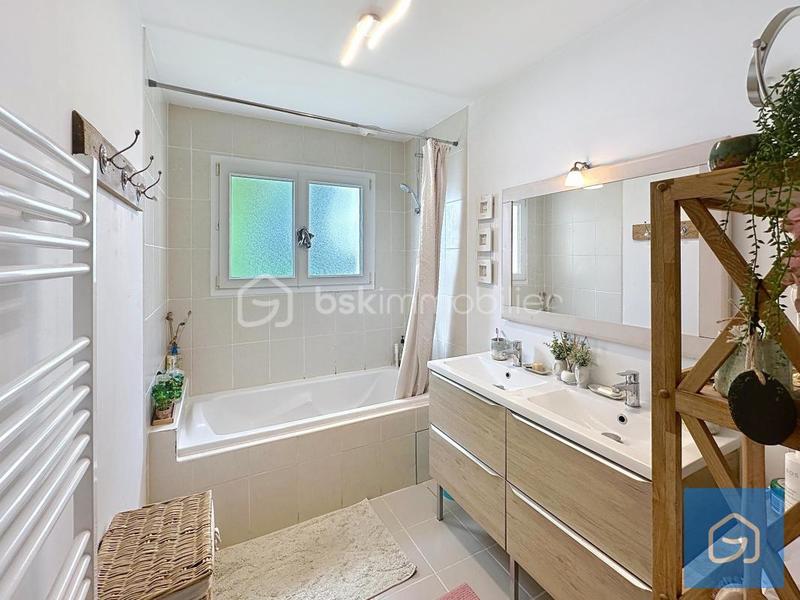 Maison - 98 m² - 5 pièces