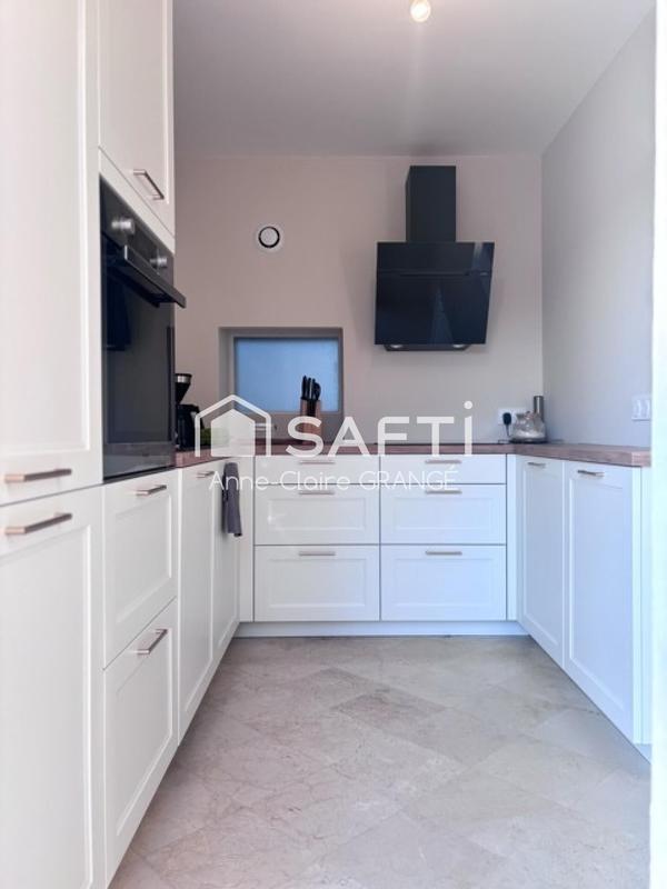 Maison - 221 m² - 12 pièces