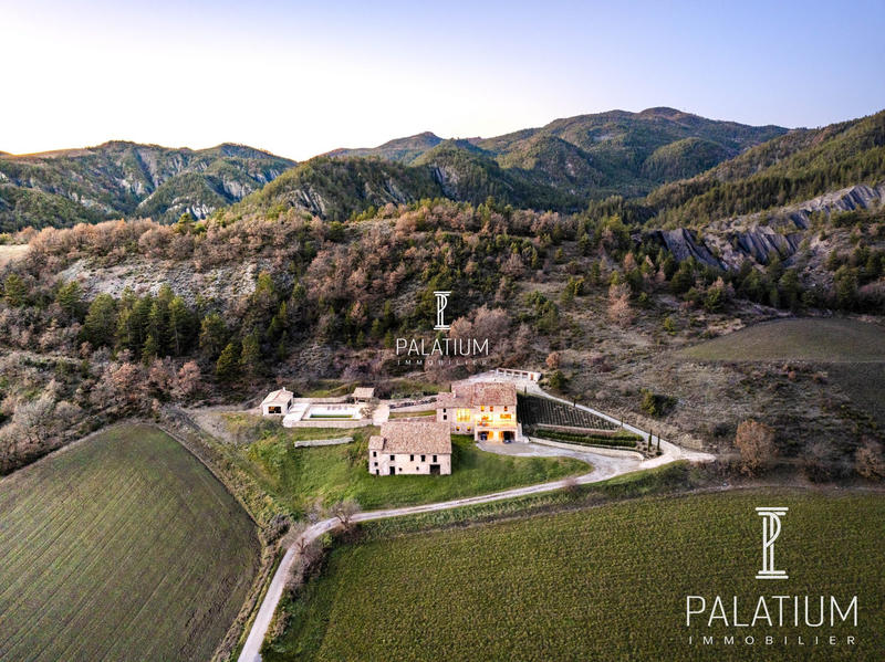 Mas - 243 m² - 6 pièces