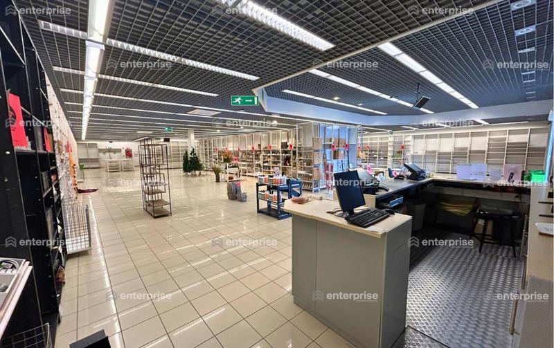 Local commercial - 670 m²