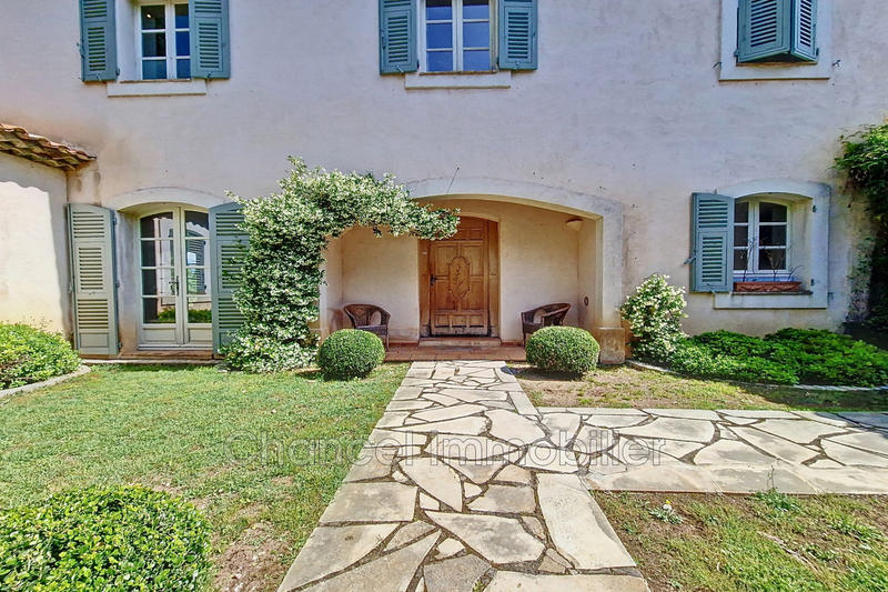 Villa - 240 m² - 5 pièces